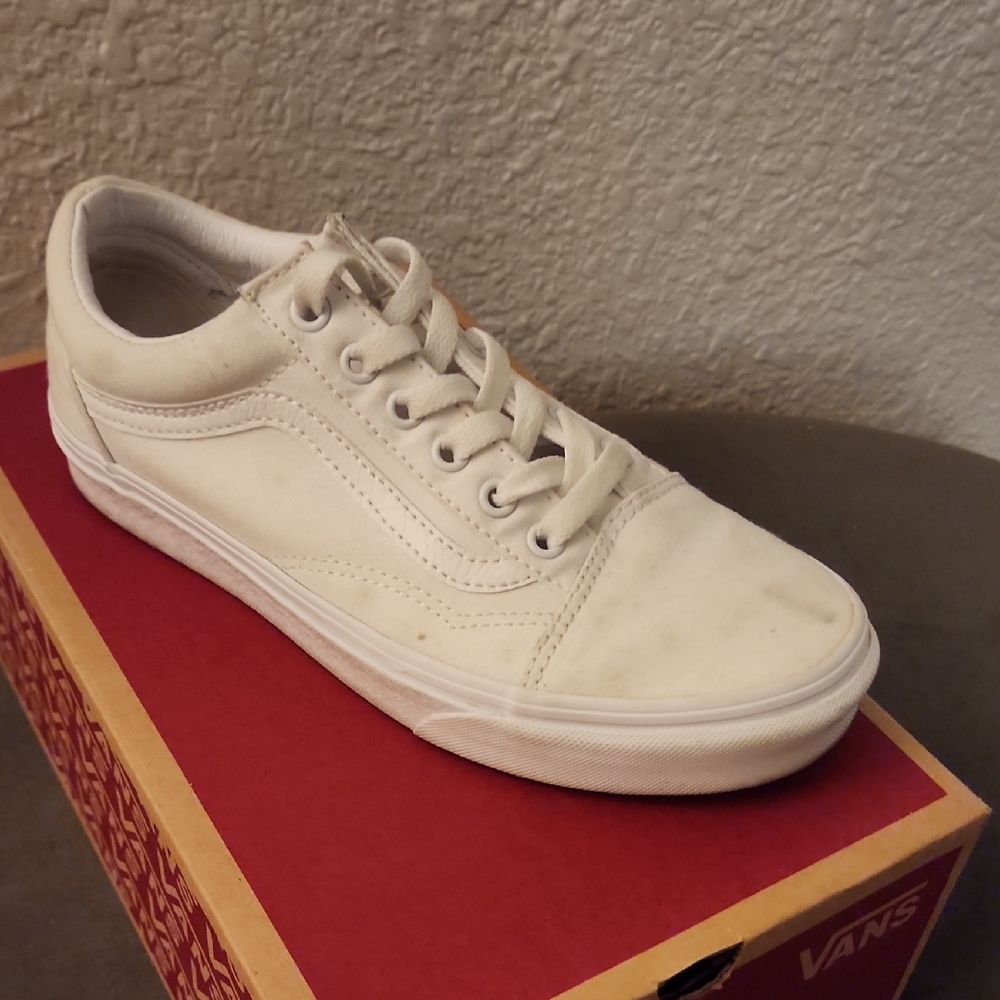 Vans Off-White Low-Top Sneakers Size 7.5